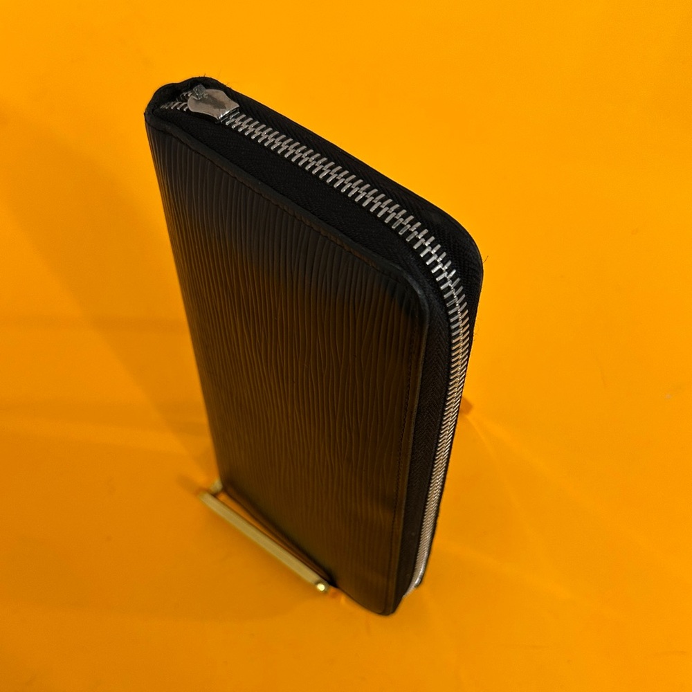 Louis Vuitton Epi Black zipper round wallet - Picture 3 of 15